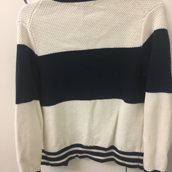 Tommy Hilfiger - Picture 2 of 5